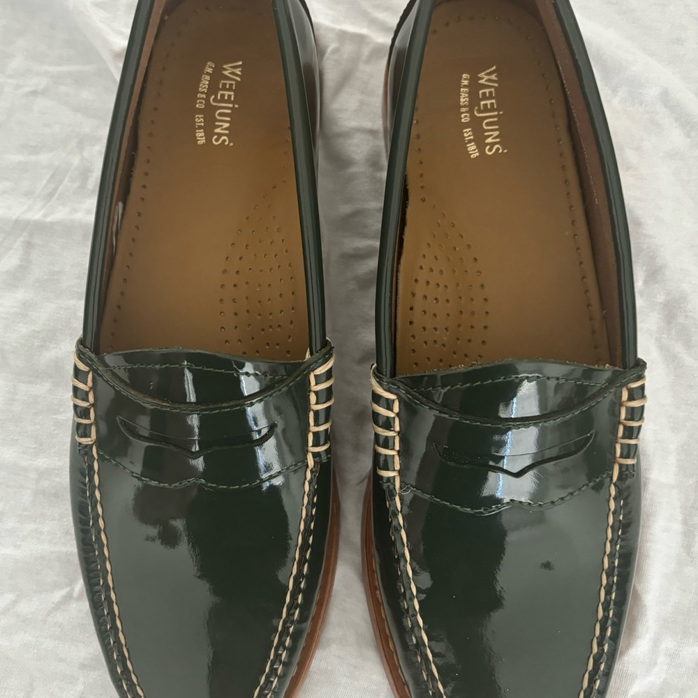 Weejuns -Hunter Green loafers. Woren 1x only. Size 9